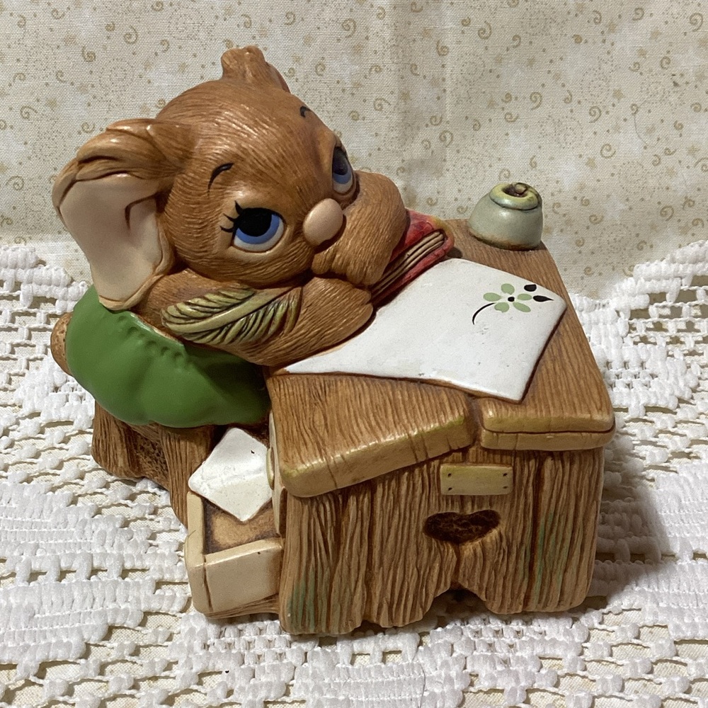 Pendelfin "Boswell" Bunny Hand Painted Stonecraft Figure Made in England